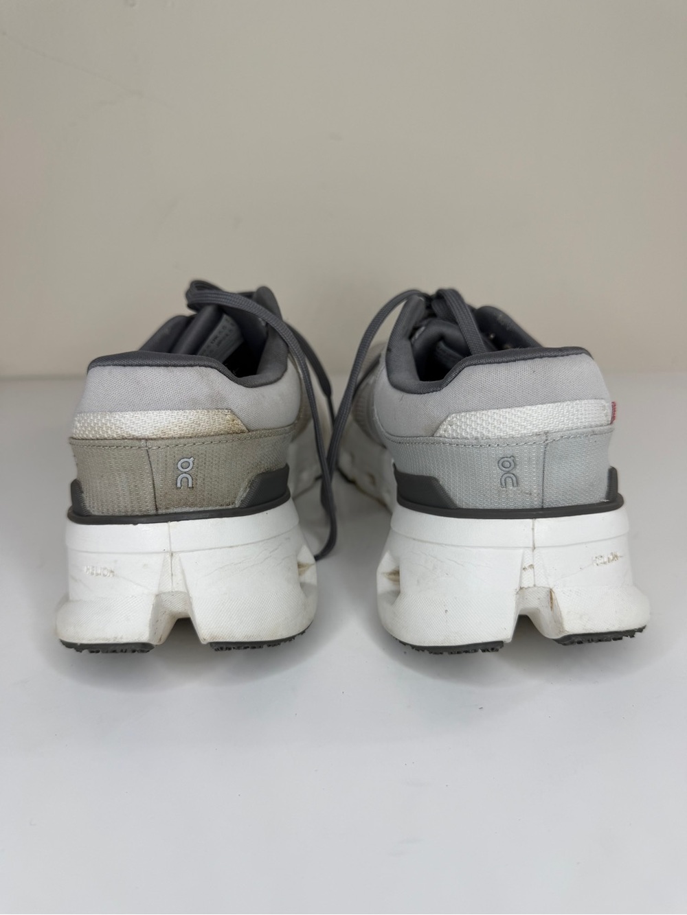 On Cloudrunner 2 Shoes Running Frost White Gray Sneakers Athletic Women’s 7.5 - Picture 8 of 16